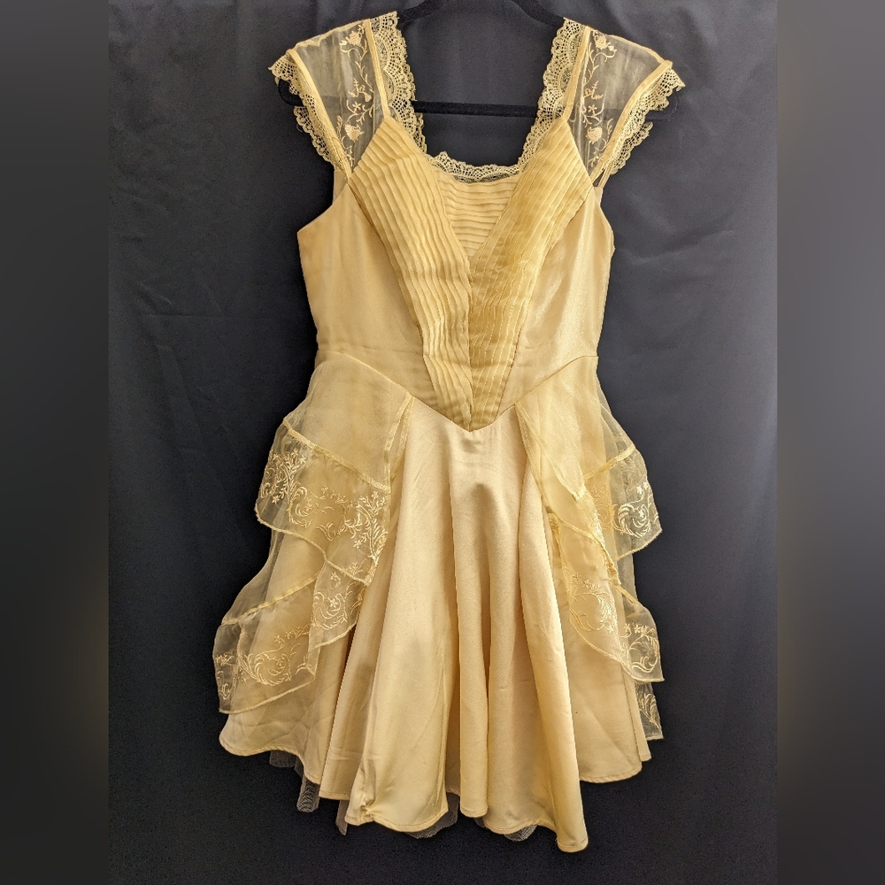 Hot Topic x  Disney Beauty And The Beast Belle Ball Gown small